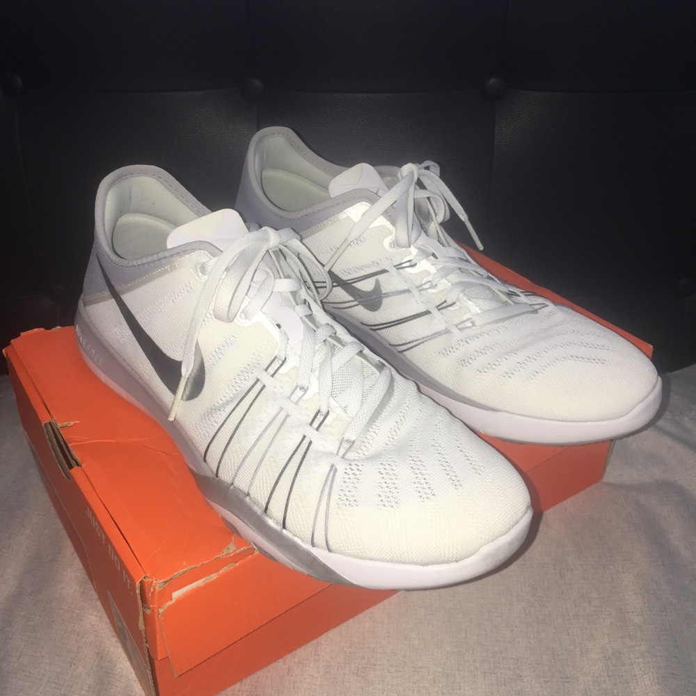 Women’s Nike free tr6